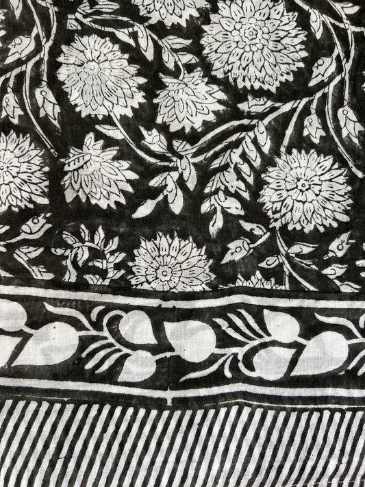 Chrysanthemum Black Sarong (24E)