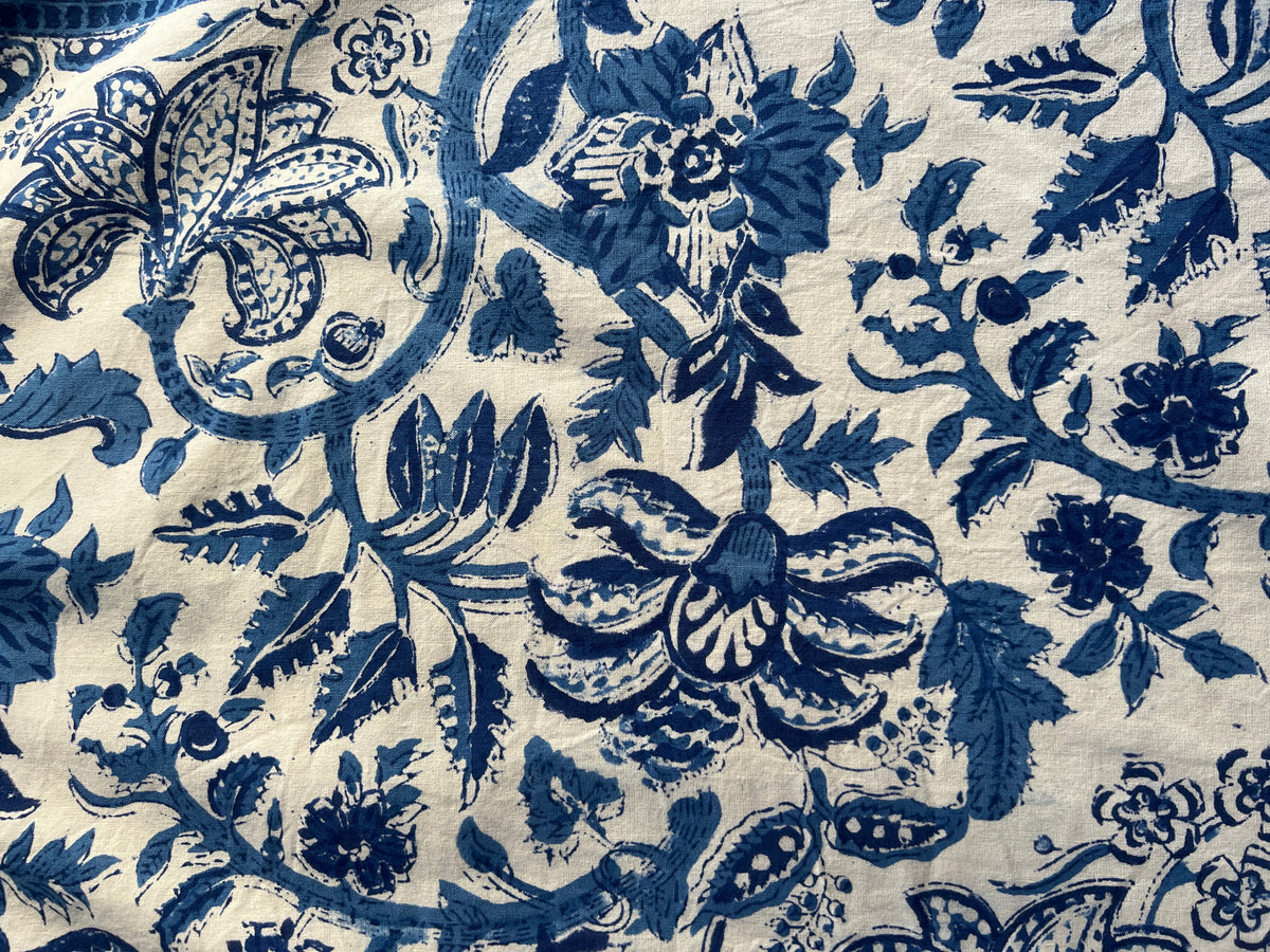 Anok White Table Linens (AL1008)