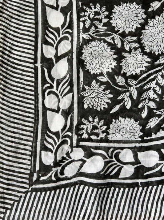 Chrysanthemum Black Sarong  (24E)