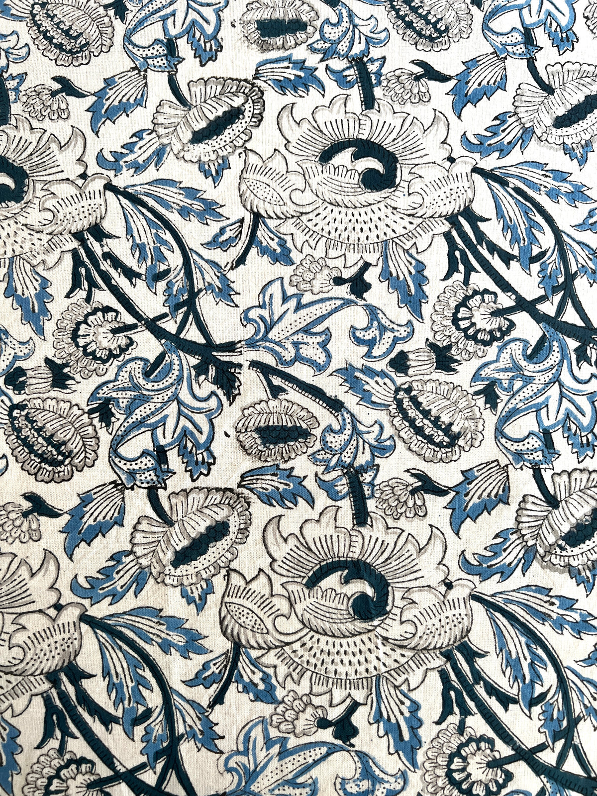Molly White + Blue Table Linens (AL1003)